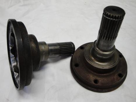 Spec output shaft from reardiff to Ford cossi driveshaft.